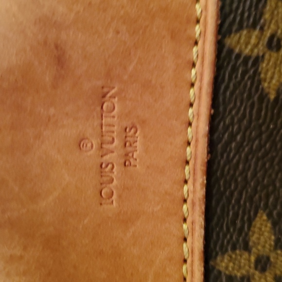 Authentic Louis Vuitton Travel/Handbag - Picture 5 of 17